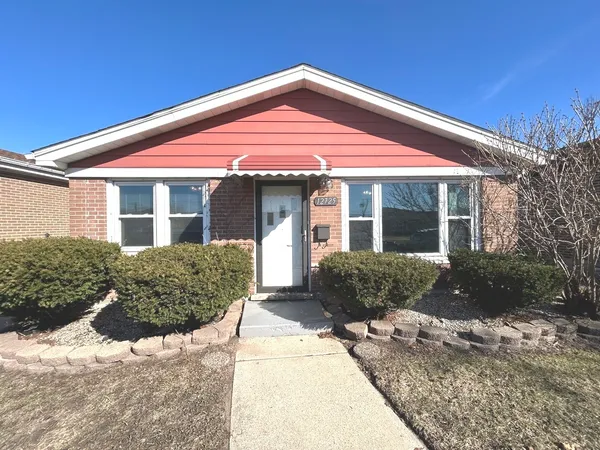 $215,000 | 12725 South Saginaw Avenue, Chicago, IL 60633