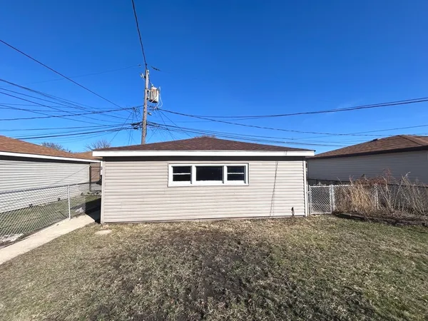 a house view with a backyard space