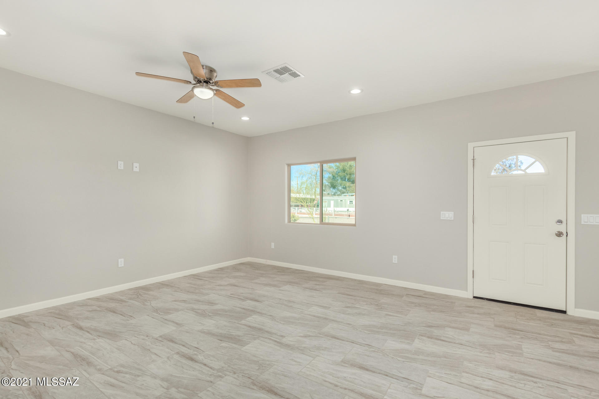 2541 West Roadrunner Road Tucson, AZ 85746 - Photo 5 of 25 Gallery Image 5