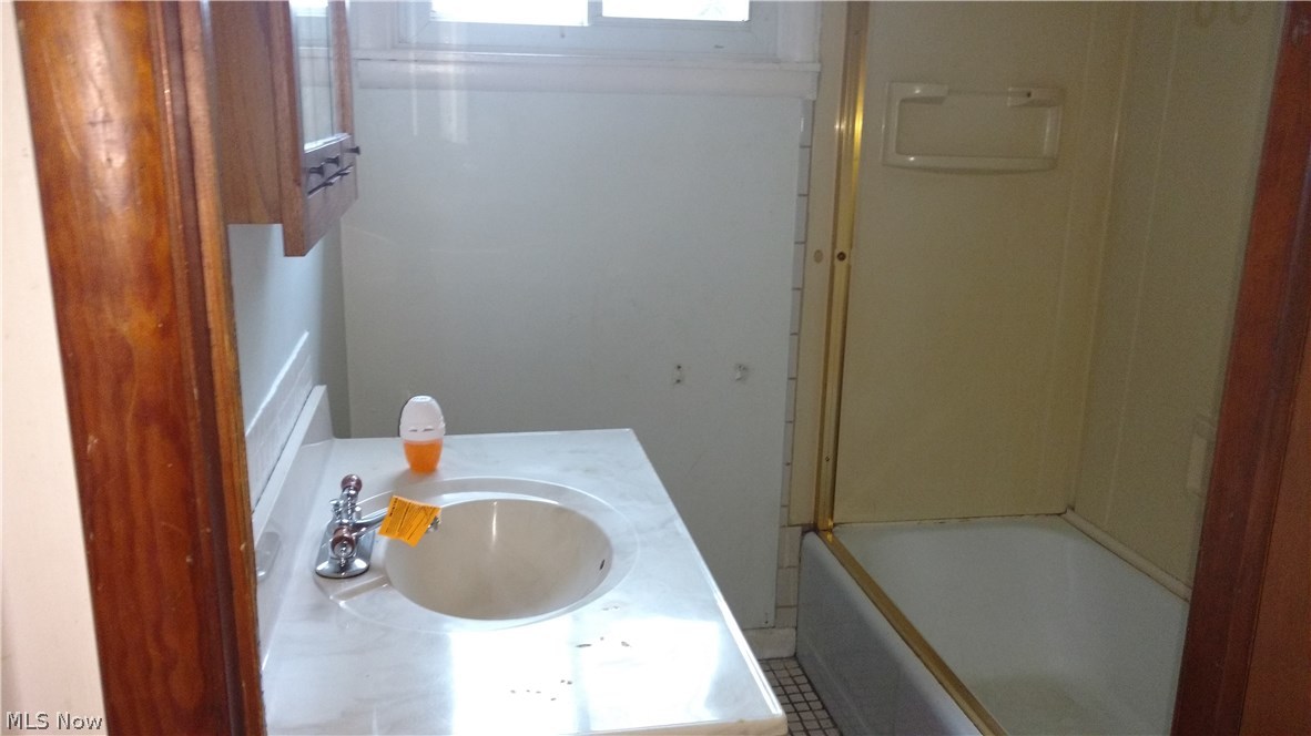 1057 Reed Avenue Akron, OH 44306 - Photo 8 of 10 bathroom