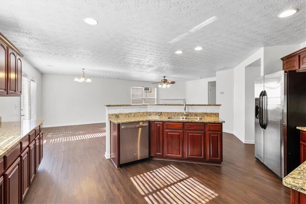 889 Bramble Way Grayson, GA 30017 - Photo 11 of 37