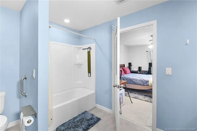 a en suite spacious bathroom with a tub shower and a sink