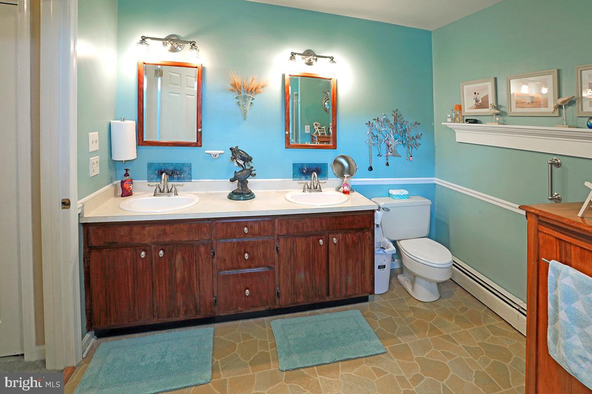 1758 Manchester Road Westminster, MD 21157 - Photo 15 of 19 Main Bathroom on upper level!