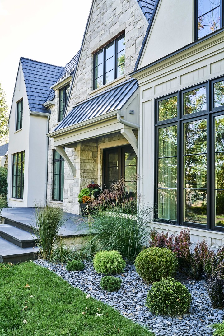 744 Taft Road Hinsdale, IL 60521 - Photo 4 of 37 a view of a house with sitting area and garden