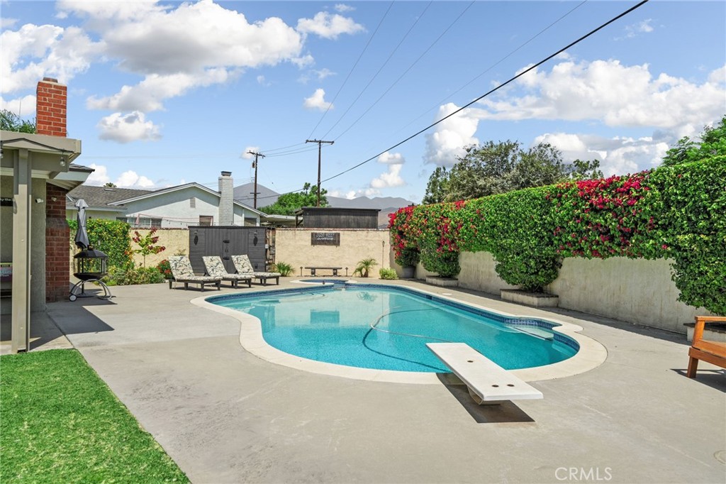 609 Cardinal Lane Redlands, CA 92374 - Photo 24 of 41 Sparkling Pool and Spa!