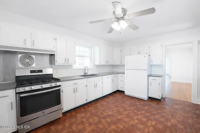 $3,800 | 40 Orchard Place, Unit 2, Greenwich, CT 06830