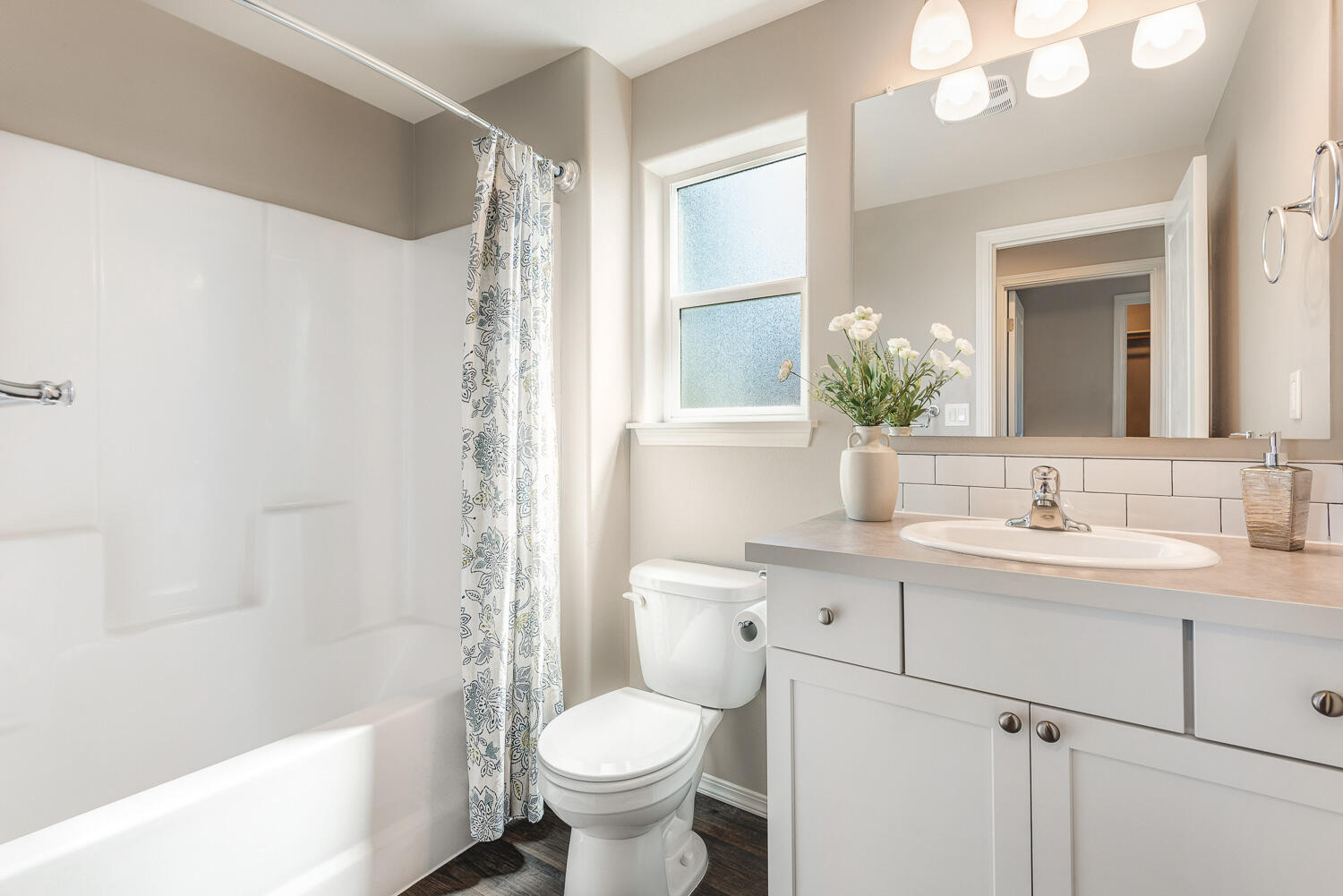 20709 Kilbourne Loop Bend, OR 97701 - Photo 21 of 35 Guest Bath