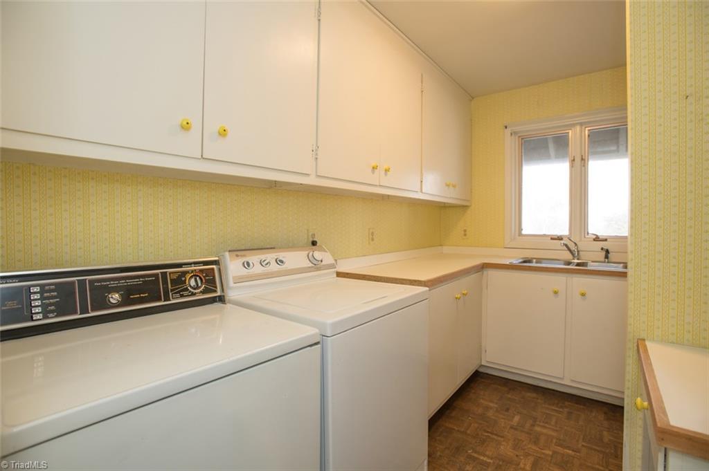 1034 Sweetbriar Road High Point, NC 27262 - Photo 12 of 29 Gallery Image 12