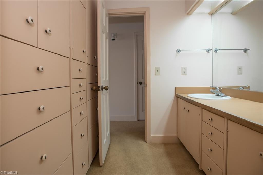 1034 Sweetbriar Road High Point, NC 27262 - Photo 16 of 29 Gallery Image 16