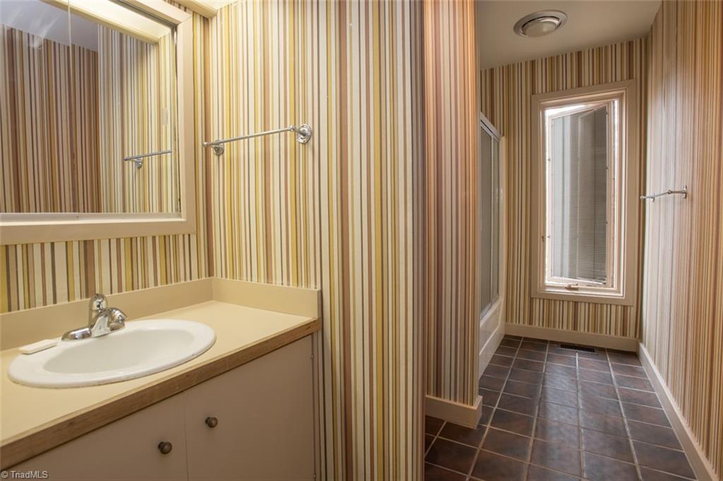 1034 Sweetbriar Road High Point, NC 27262 - Photo 18 of 29 Gallery Image 18