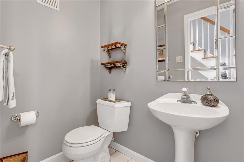 155 Vanderbilt Drive Pittsburgh, PA 15243 - Photo 8 of 25