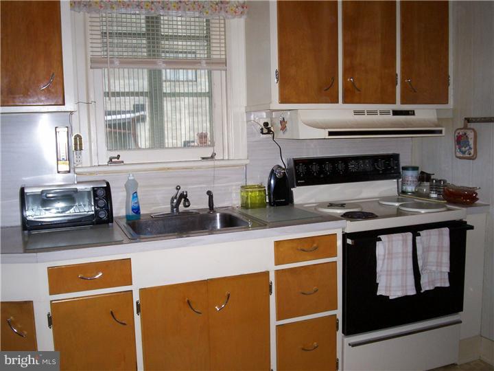 712 Lancaster Avenue Reading, PA 19607 - Photo 8 of 17 Gallery Image 8