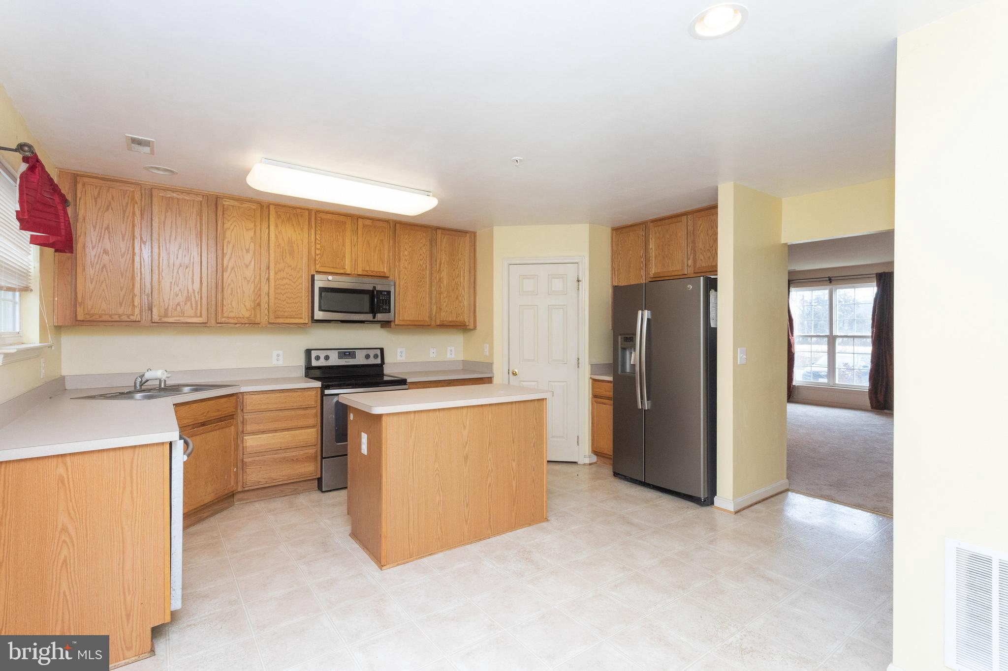 674 Luthardt Road Baltimore, MD 21220 - Photo 3 of 28 Kitchen / Dining combo with island and pantry