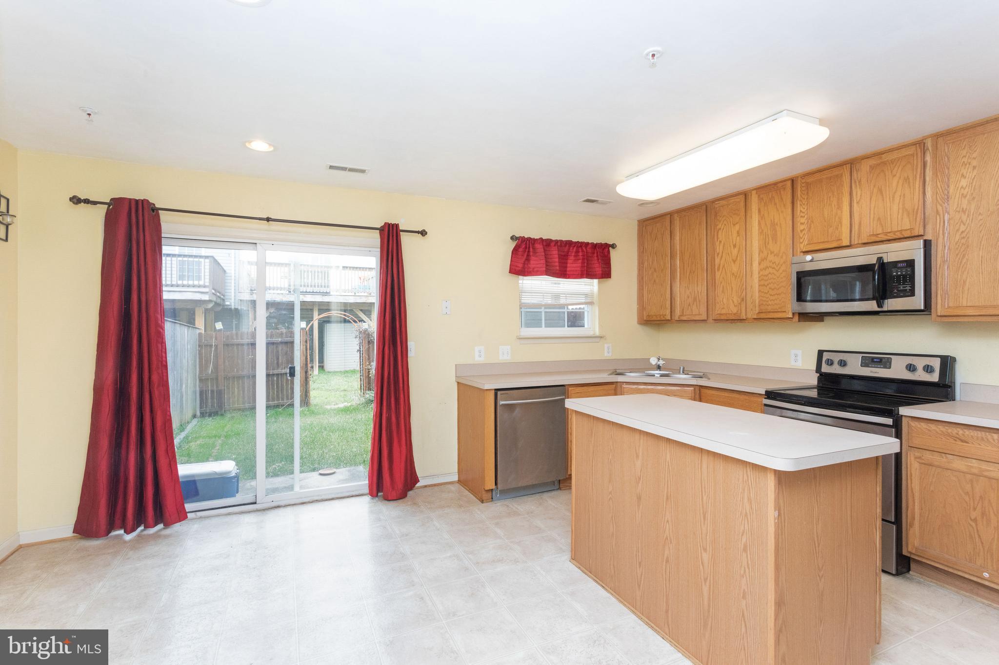 674 Luthardt Road Baltimore, MD 21220 - Photo 8 of 28 Kitchen/Dining combo with slider to backyard