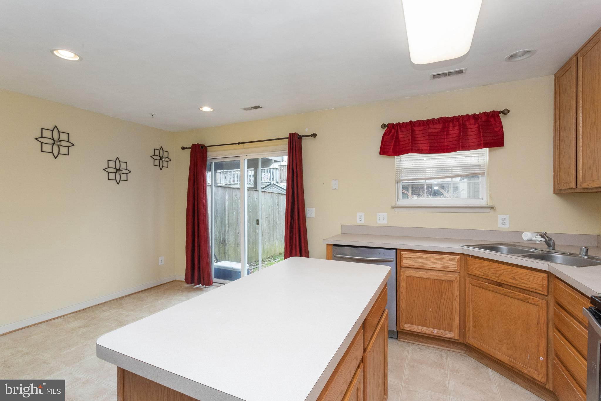 674 Luthardt Road Baltimore, MD 21220 - Photo 9 of 28 Kitchen/Dining Combo
