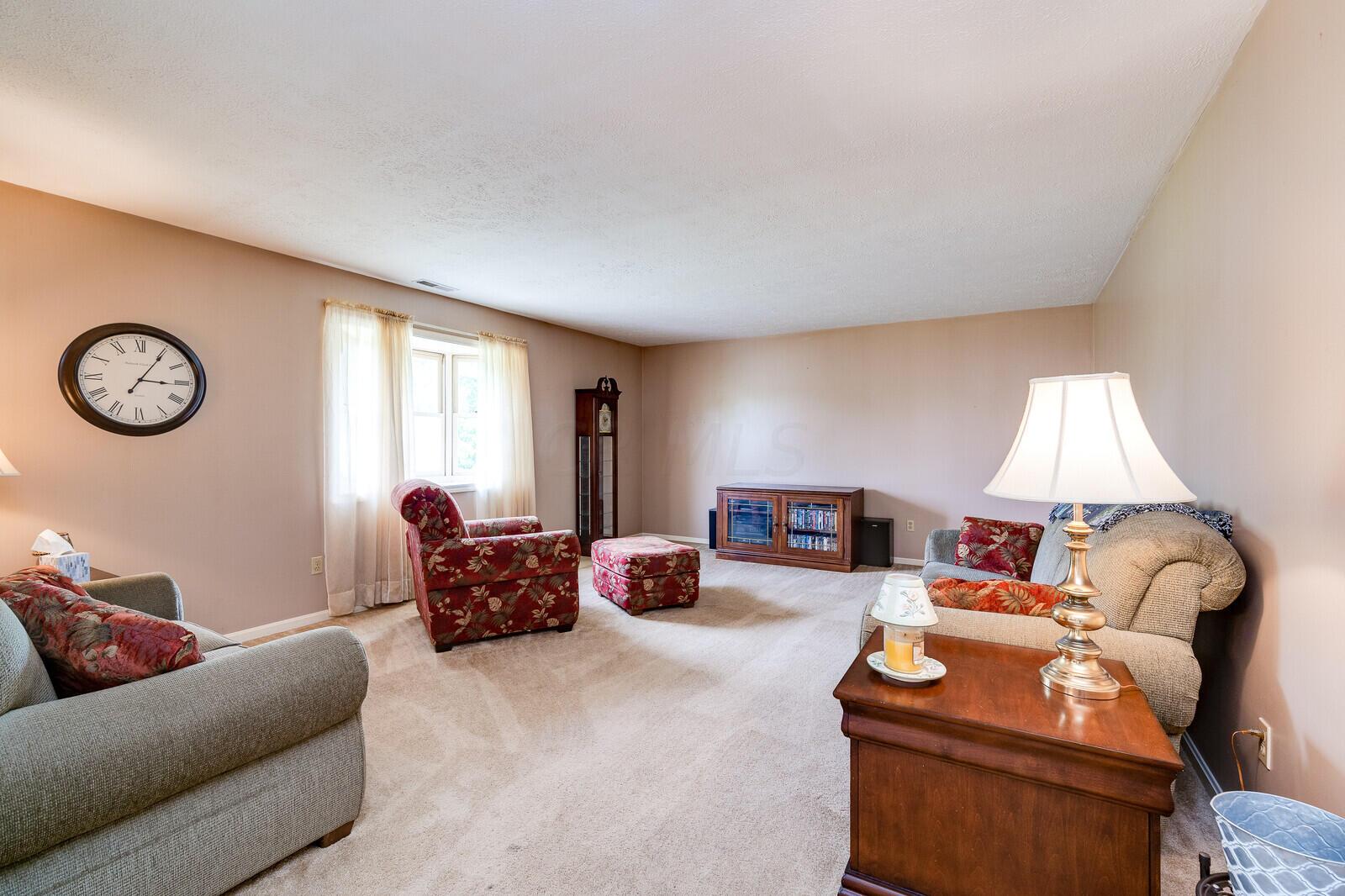 5562 Decker Road Franklin, OH 45005 - Photo 8 of 36 Family Room