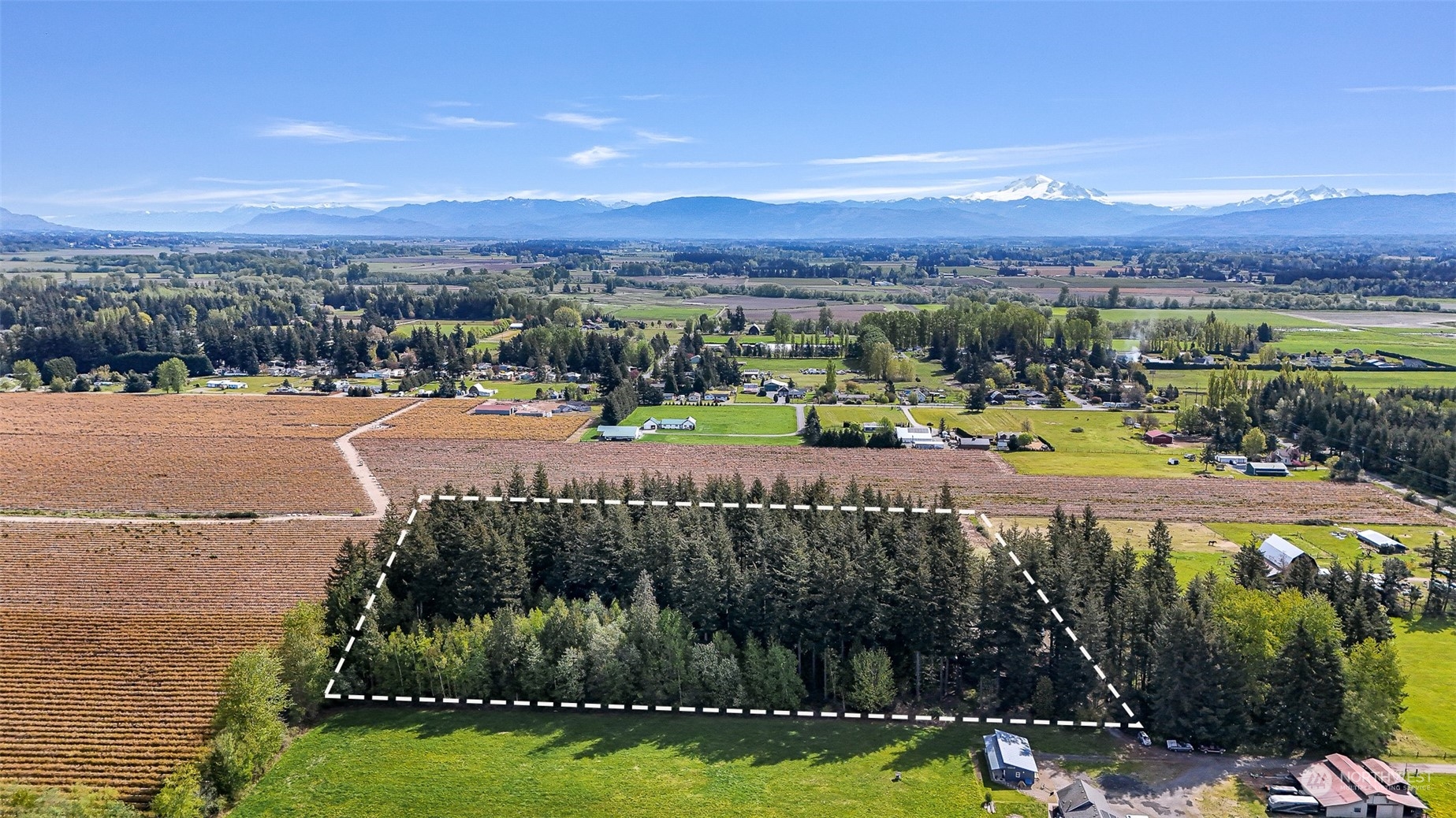 1834 Grandview Road Ferndale, WA 98248 - Photo 35 of 39 a view of a city with an ocean beach