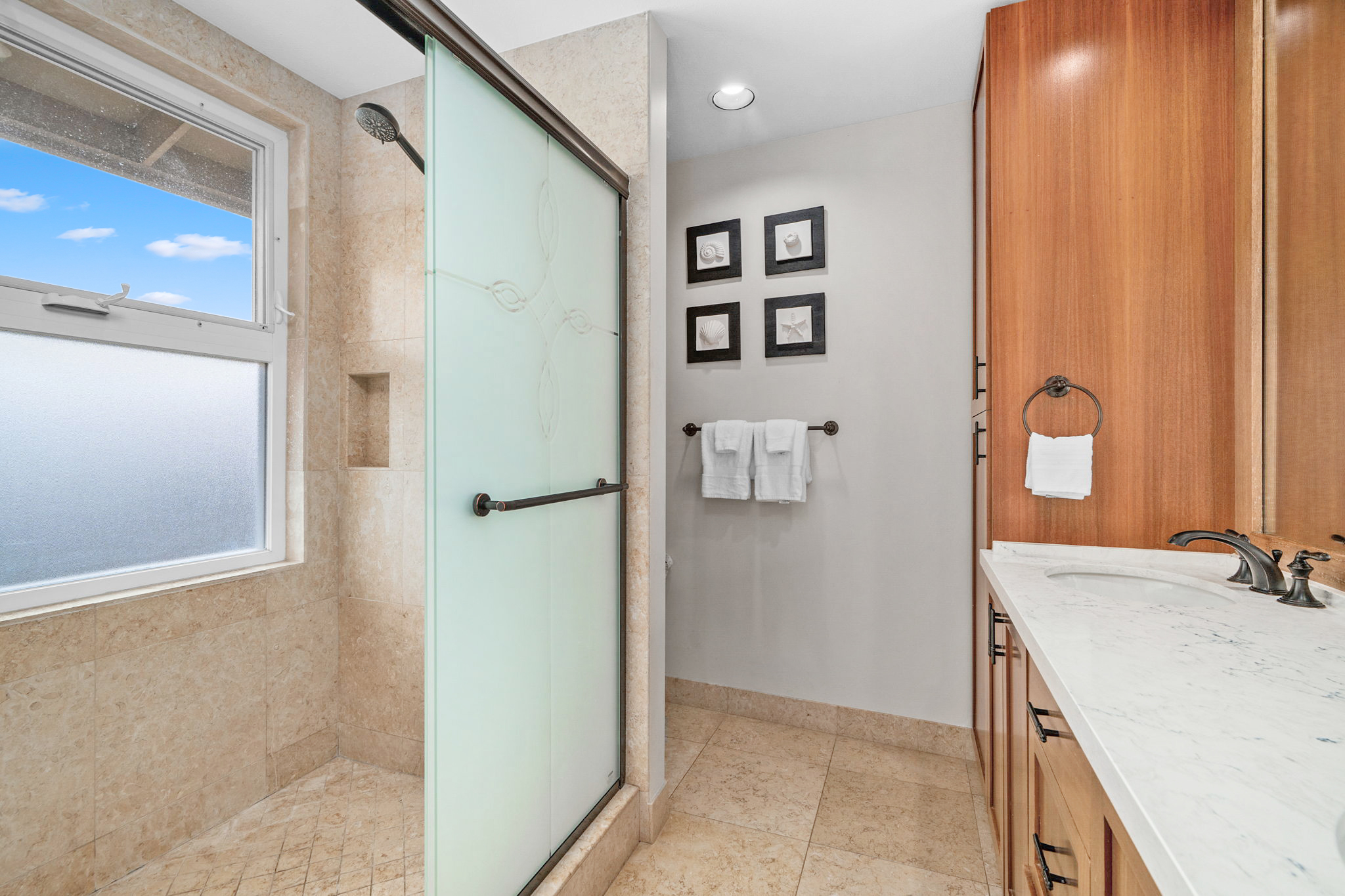 2640 Puuholo Road, Unit 231 Koloa, HI 96756 - Photo 16 of 30 a bathroom with a sink and a mirror