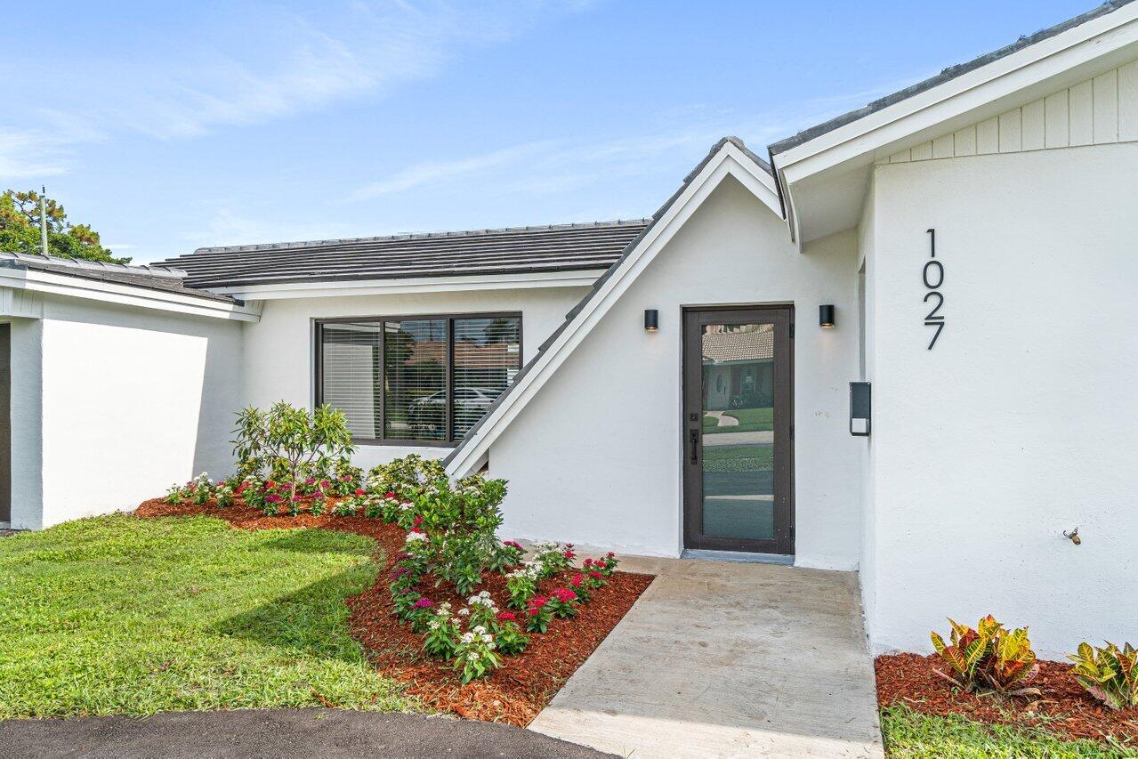 1027 Southwest 3rd Street Boca Raton, FL 33486 - Photo 4 of 32 004-1027Southwest3rdStreet-BocaRaton-FL-