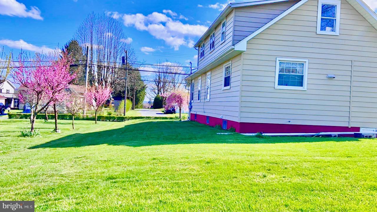 2801 Middletown Road Bethlehem, PA 18020 - Photo 3 of 17