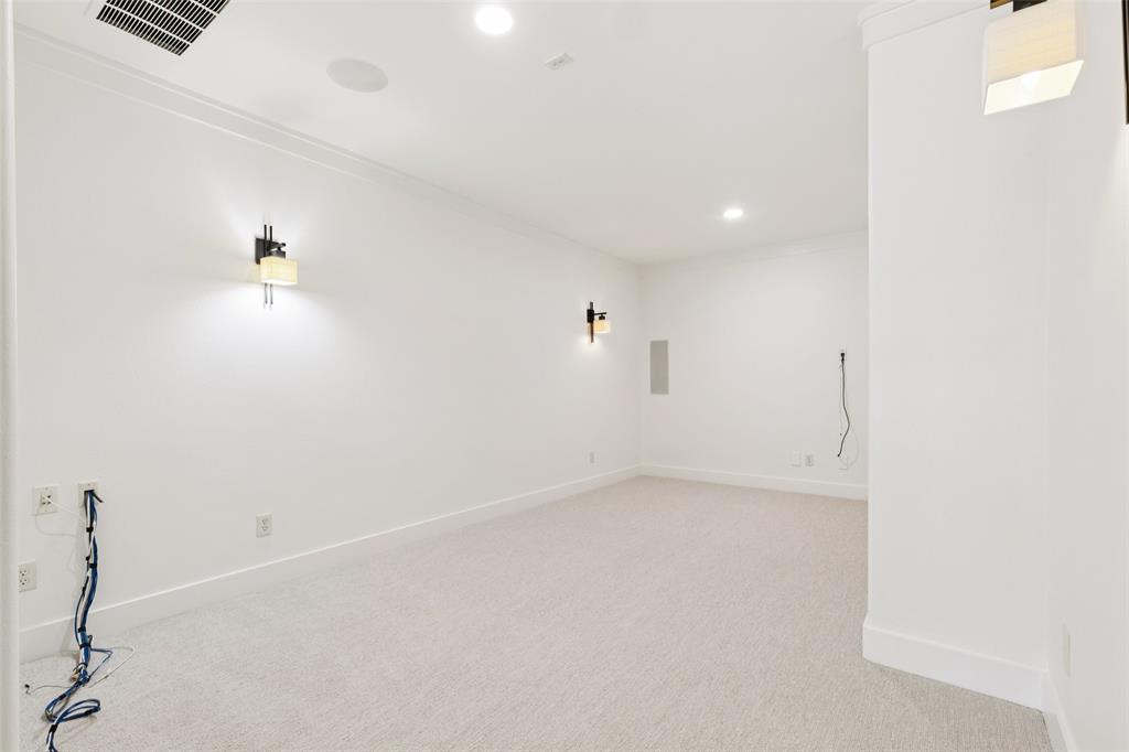 6757 Lakefair Circle Dallas, TX 75214 - Photo 29 of 40 a view of room