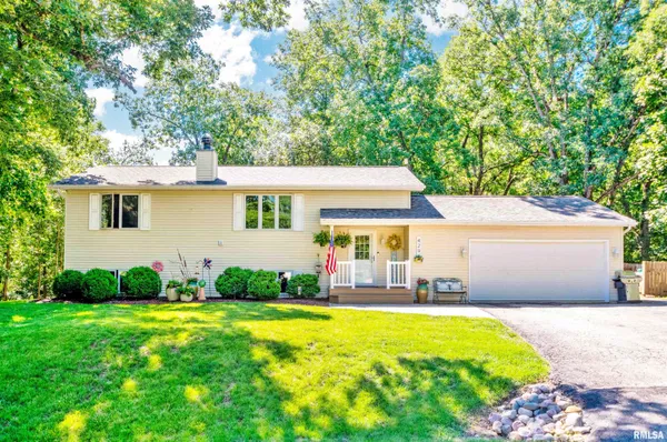 $275,000 | 429 Pleasant View Circle, Dahinda, IL 61428