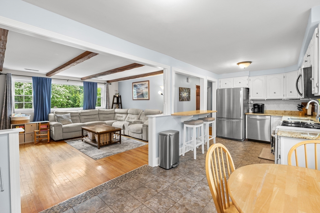 111 Locke Road Chelmsford, MA 01824 - Photo 4 of 28