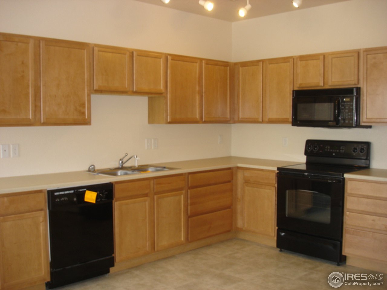 4672 West 20th Road, Unit 1225 Greeley, CO 80634 - Photo 2 of 7 Kitchen