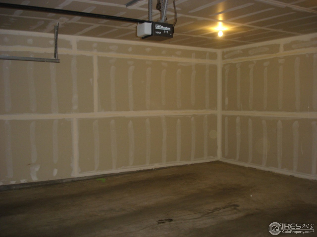 4672 West 20th Road, Unit 1225 Greeley, CO 80634 - Photo 6 of 7 Garage