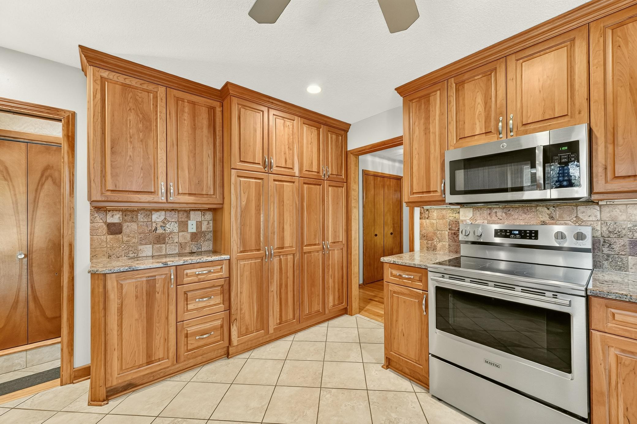 523 21st Street Northeast Rochester, MN 55906 - Photo 10 of 42