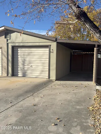 a view of an entrance of the house