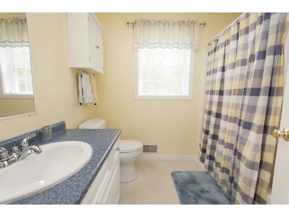87 Royal Range Road Sandown, NH 03873 - Photo 22 of 34
