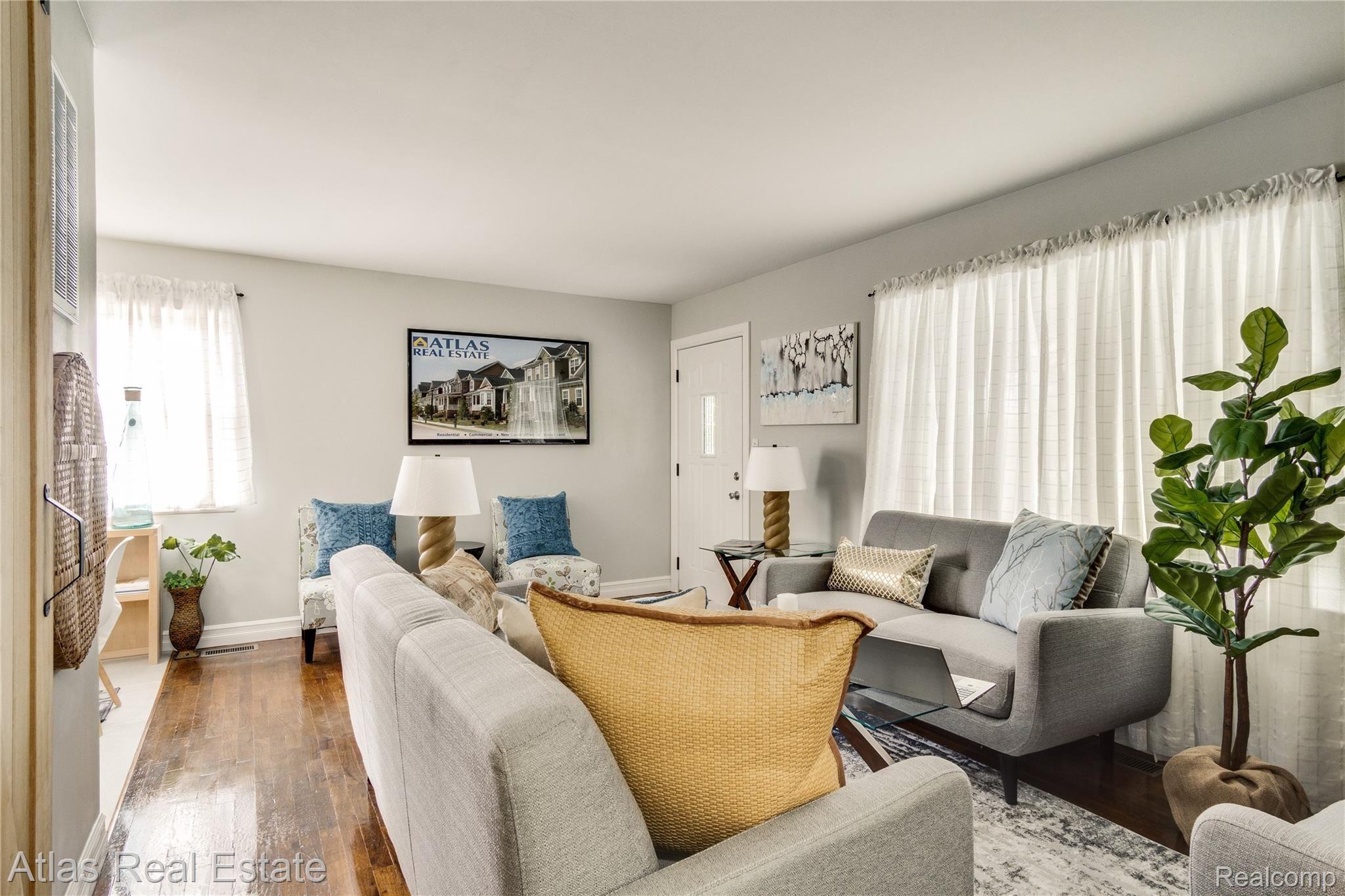 4266 North Belsay Road Flint, MI 48506 - Photo 13 of 32 Interiors (1 of 20).jpg