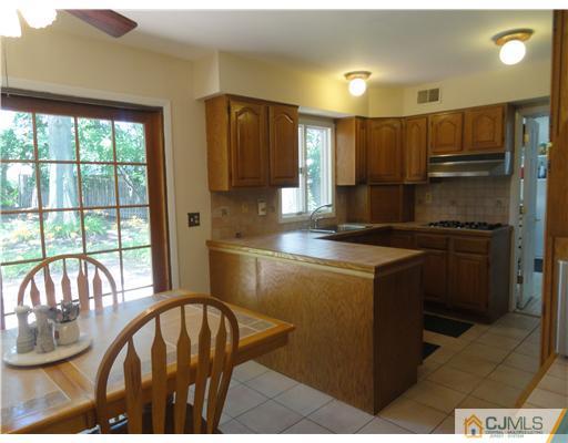 21 Abbott Road Somerset, NJ 08873 - Photo 2 of 17