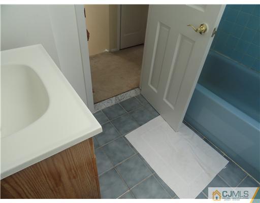 21 Abbott Road Somerset, NJ 08873 - Photo 12 of 17
