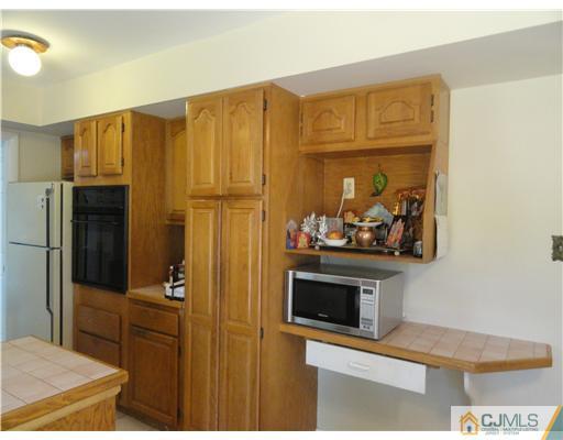21 Abbott Road Somerset, NJ 08873 - Photo 3 of 17