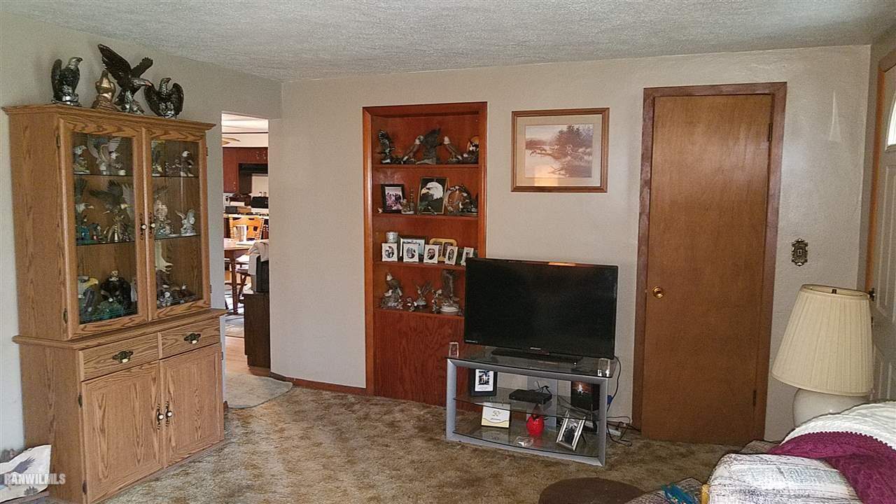2296 Lancaster Heights Road Freeport, IL 61032 - Photo 4 of 19 Gallery Image 4