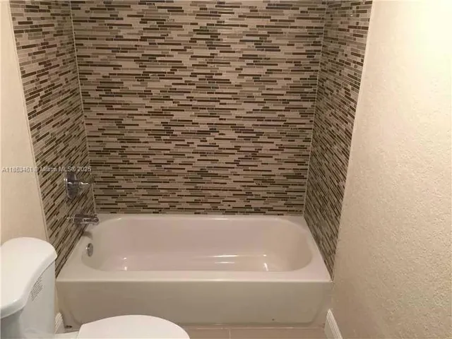 $1,975 | 9143 Southwest 77th Avenue, Unit B807, Miami, FL 33156