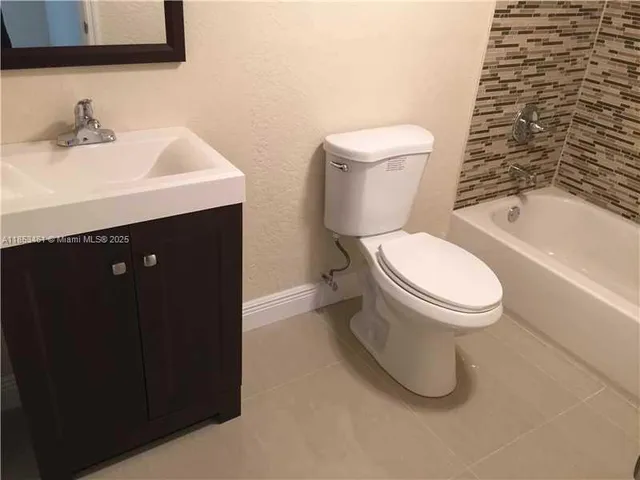 $1,975 | 9143 Southwest 77th Avenue, Unit B807, Miami, FL 33156