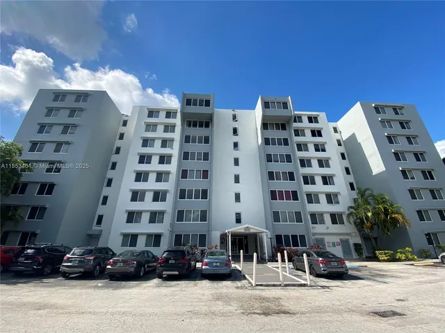 $1,975 | 9143 Southwest 77th Avenue, Unit B807, Miami, FL 33156