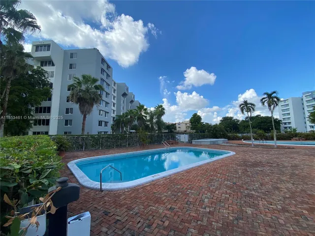 $1,975 | 9143 Southwest 77th Avenue, Unit B807, Miami, FL 33156