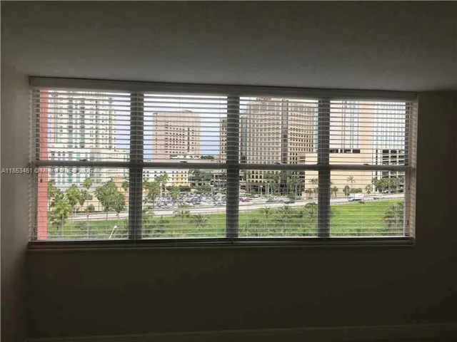 $1,975 | 9143 Southwest 77th Avenue, Unit B807, Miami, FL 33156
