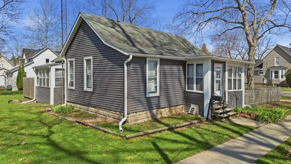 $219,900 | 403 South 8th Street, DeKalb, IL 60115