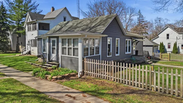 $219,900 | 403 South 8th Street, DeKalb, IL 60115