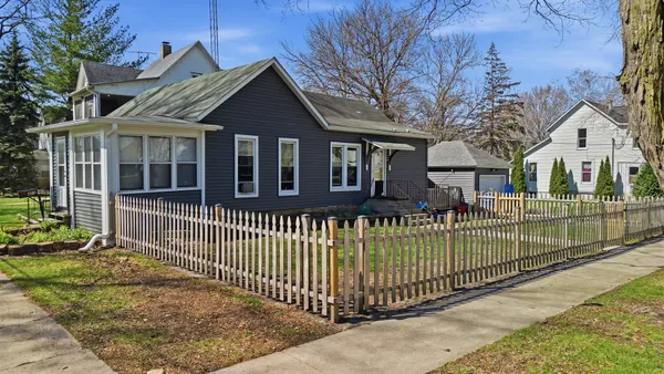 $219,900 | 403 South 8th Street, DeKalb, IL 60115