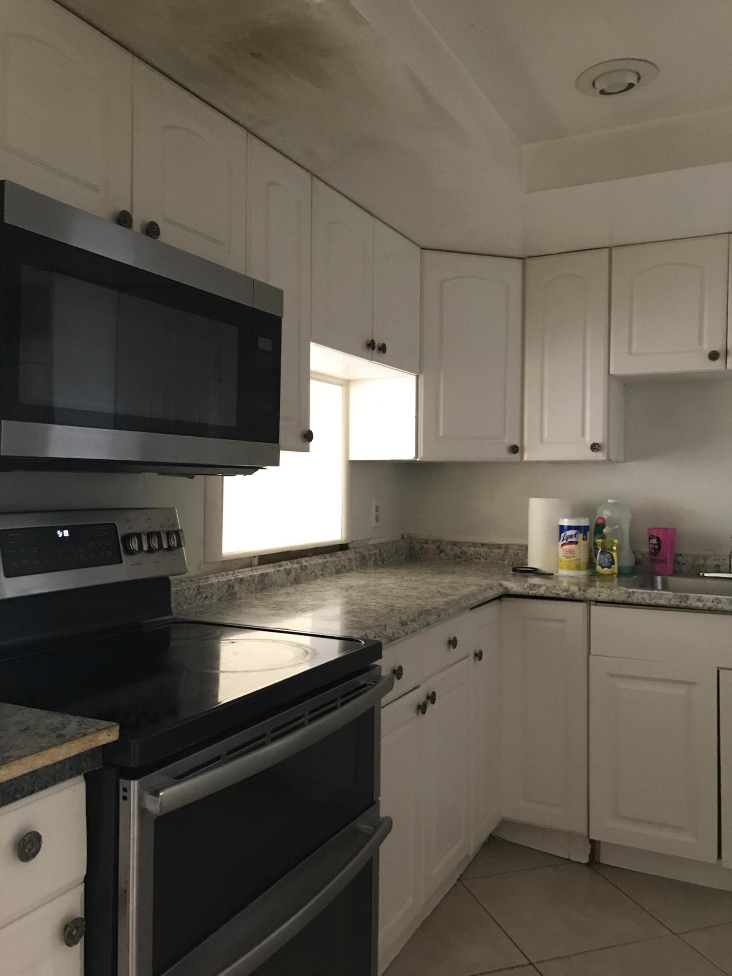 5500 Northwest 2nd Avenue, Unit 425 Boca Raton, FL 33487 - Photo 7 of 21 KITCHEN