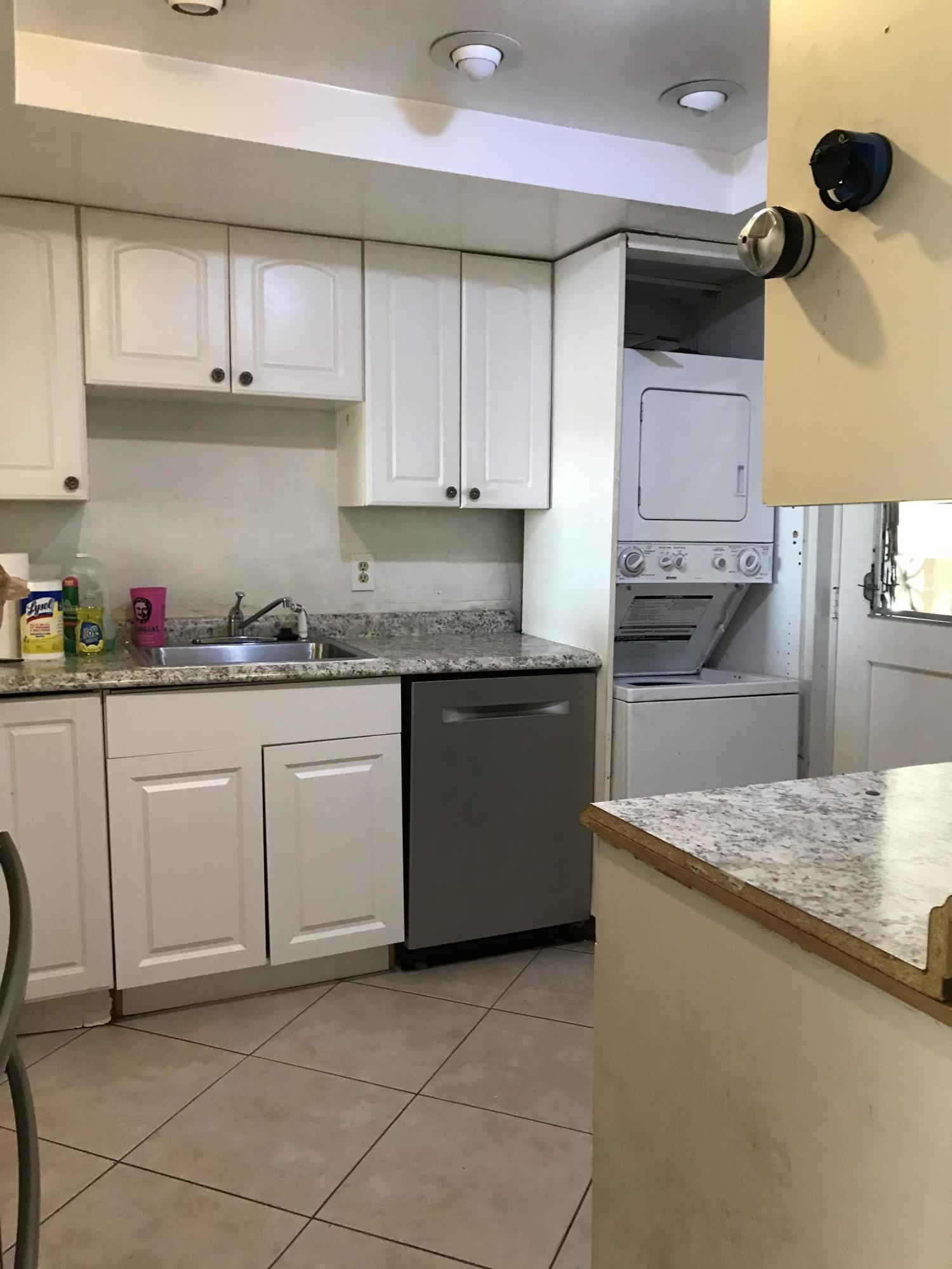 5500 Northwest 2nd Avenue, Unit 425 Boca Raton, FL 33487 - Photo 8 of 21 KITCHEN