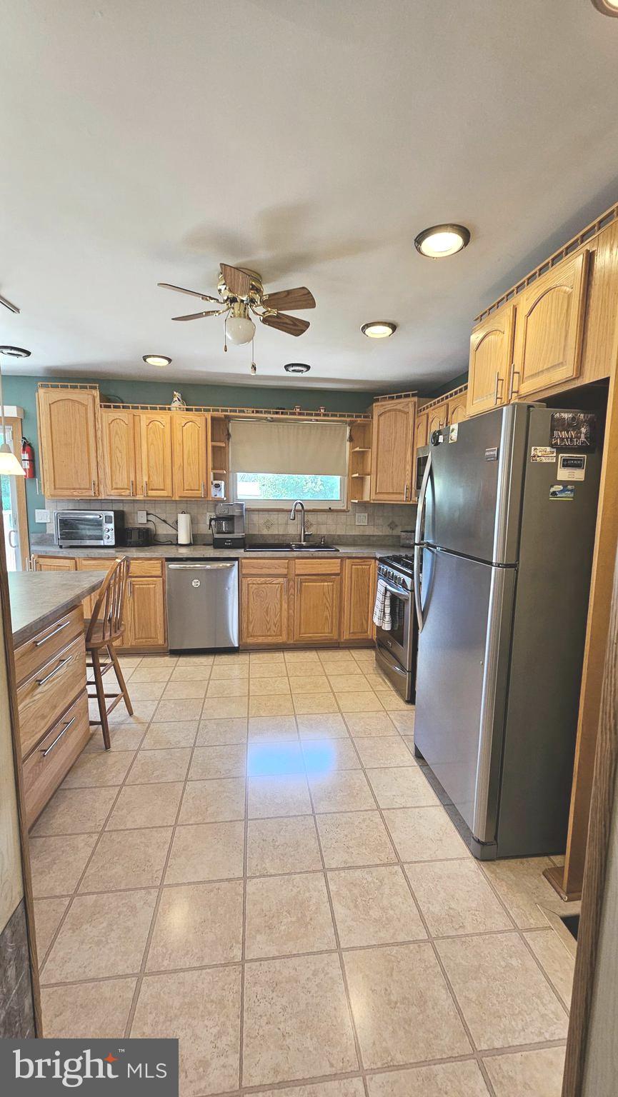 125 Colonial Road Edgewater Park, NJ 08010 - Photo 23 of 43 Kitchen