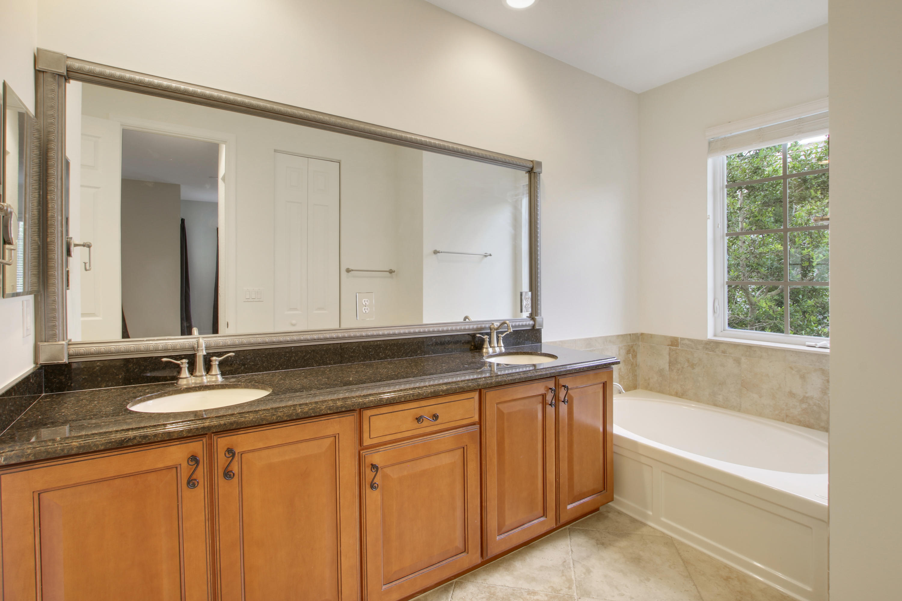 148 Glencullen Circle Jupiter, FL 33458 - Photo 19 of 20 Dual Vanities & Soaking Tub