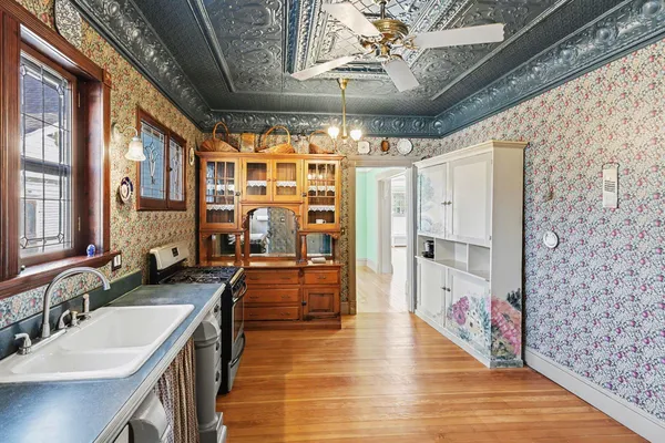 $295,000 | 706 Bloomfield Boulevard, Jackson, MI 49203